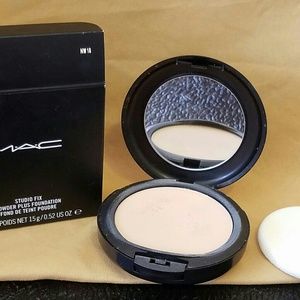 MAC STUDIO FIX POWDER PLUS FOUNDATION NW18